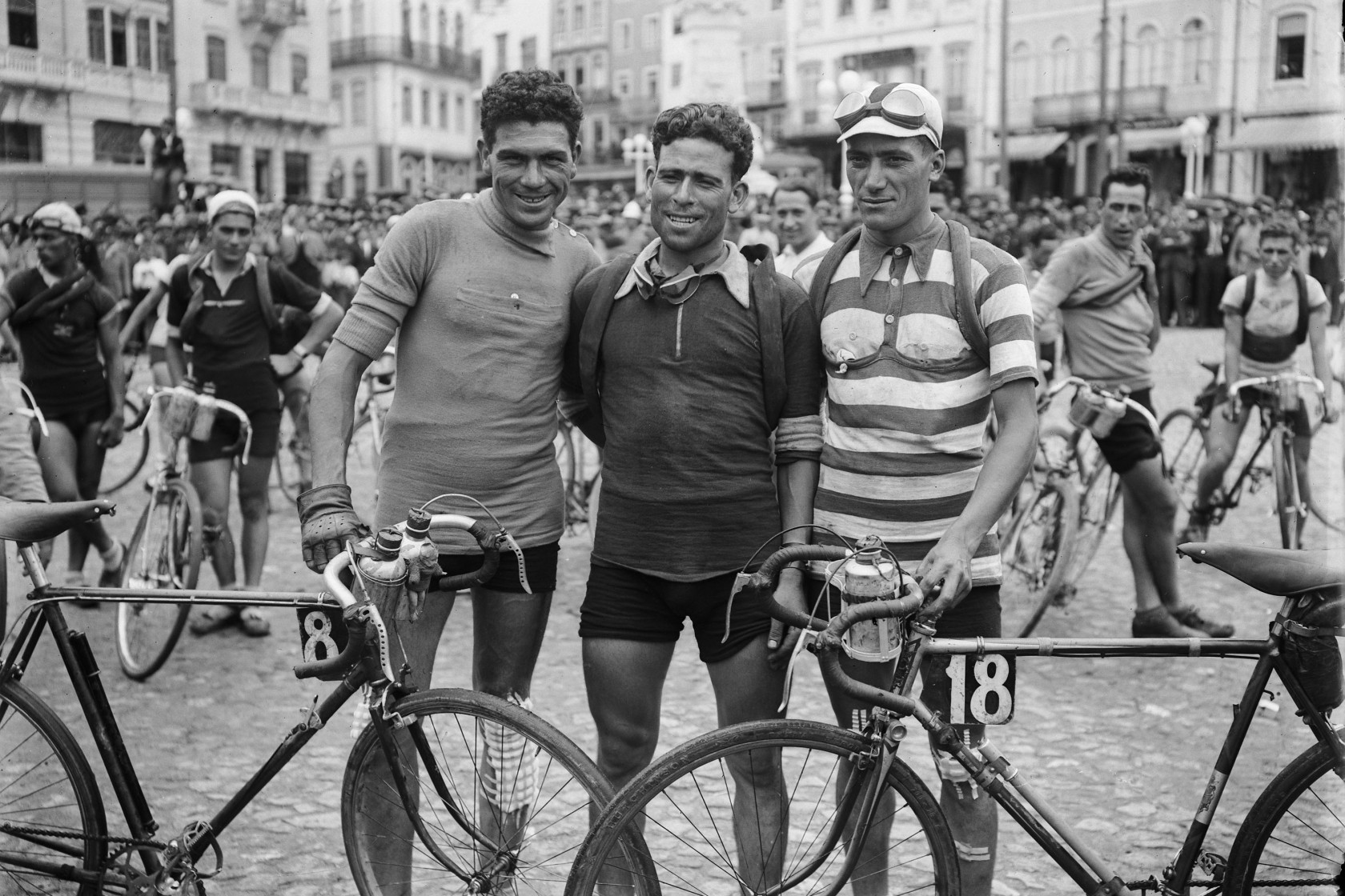 coureurs fietsen fietsers mannen 11 05 2015 copyright vervallen.jpg